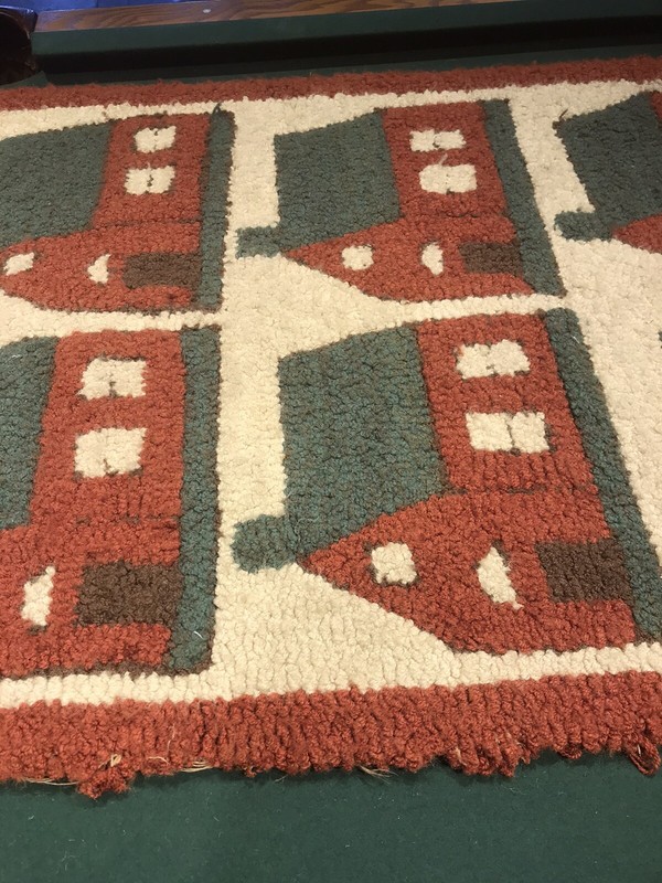 ANTIQUE VTG HOOKED RUG FOLK ART COUNTRY HOUSES 43 1/2 X 30 1/2” BEAUTIFUL gallery