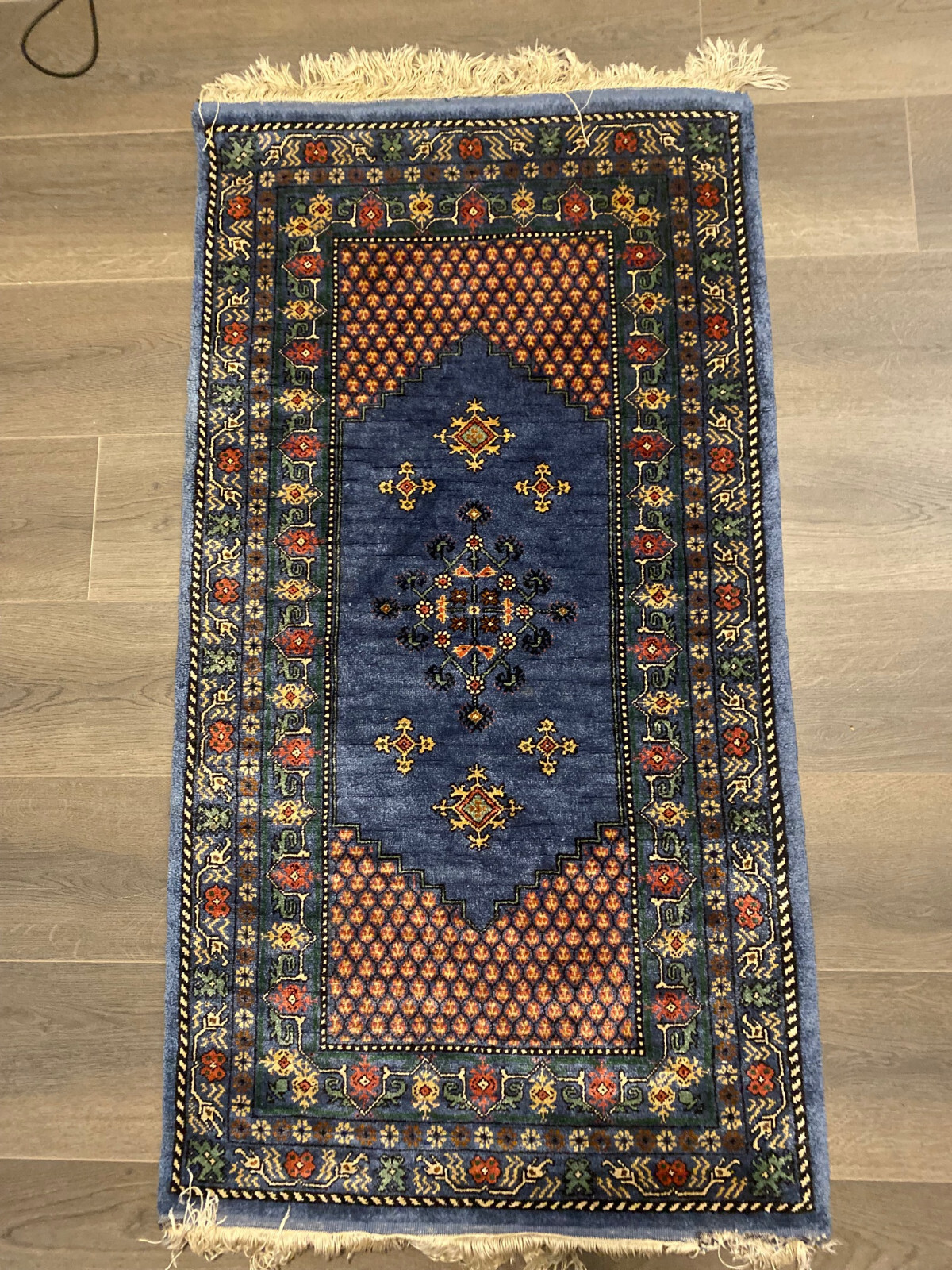 Fine handmade silk (superieur) Vintage Prayer Rug (Authentic) gallery