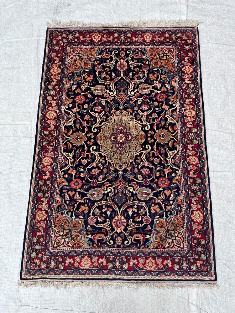 COLLECTORS' ITEM Stunning Super Fine Quality Vintage Keshani Oriental Floral Rug