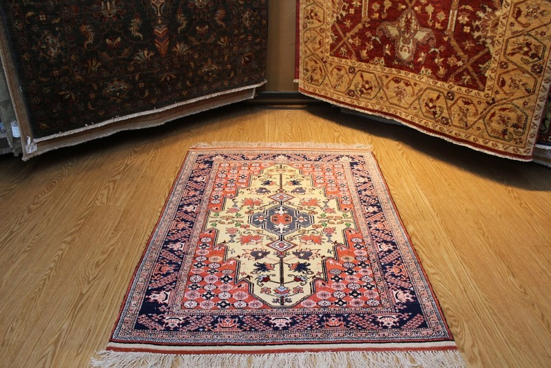 AFGHAN SILIK RUG Handmade Knotted made out of Natural Raw Silk 4' x 6' Turkmen gallery