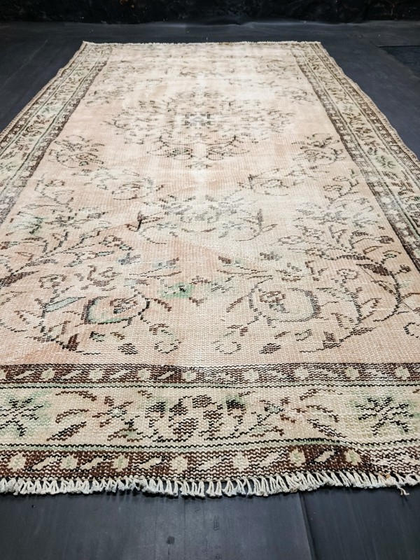 Turkish Vintage Beige Rug, 4.6x8.2ft, Antique Handmade Beige Medallion Carpet, gallery