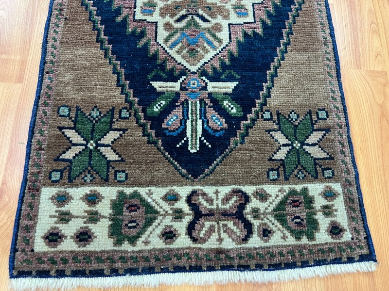 1'4" x 2'9" Turkish Ser api Oriental Rug - 1920s - Hand Made - 100% Wool gallery