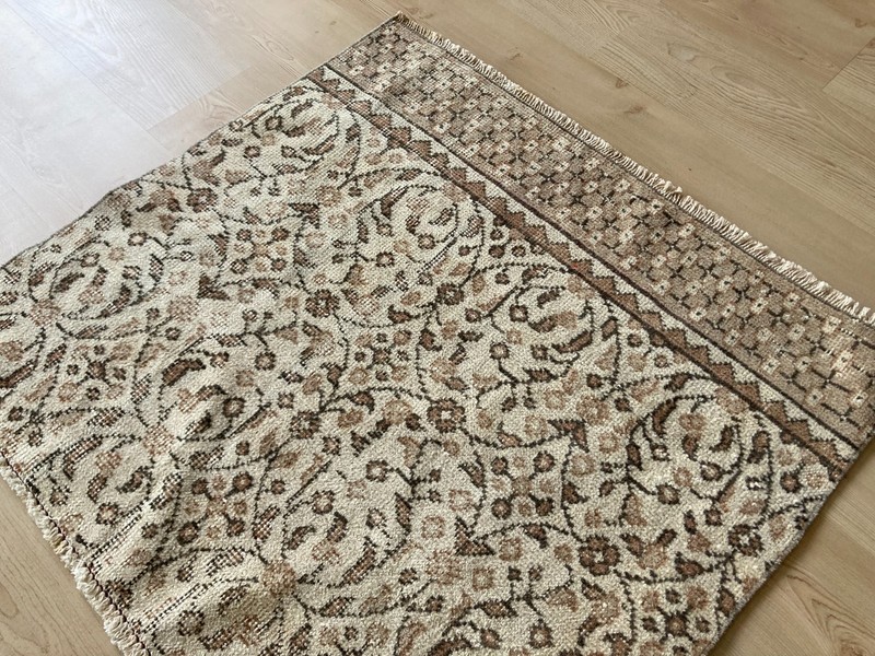 Brown rug, Turkish rug, Vintage rug, Square rug, Wool rug, 2.7 x 2.9 ft gallery