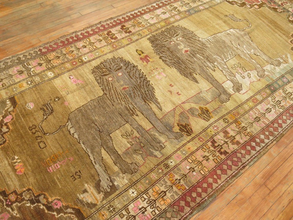Vintage Turkish Ushak Oushak Kars Pictorial Lion Gallery Rug Size 5'7''x11'10''