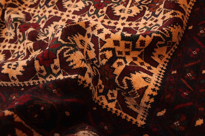 Vintage 4'6" x 6'9" Traditional Hand Knotted Vegetable Dye Wool Area Rug gallery