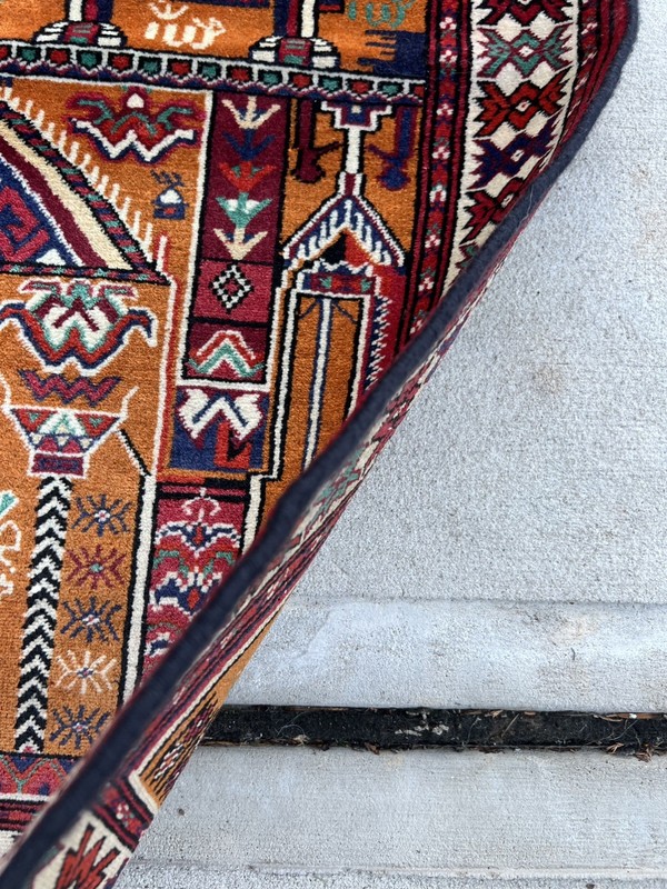 Pictorial oriental rug Hand knotted gallery