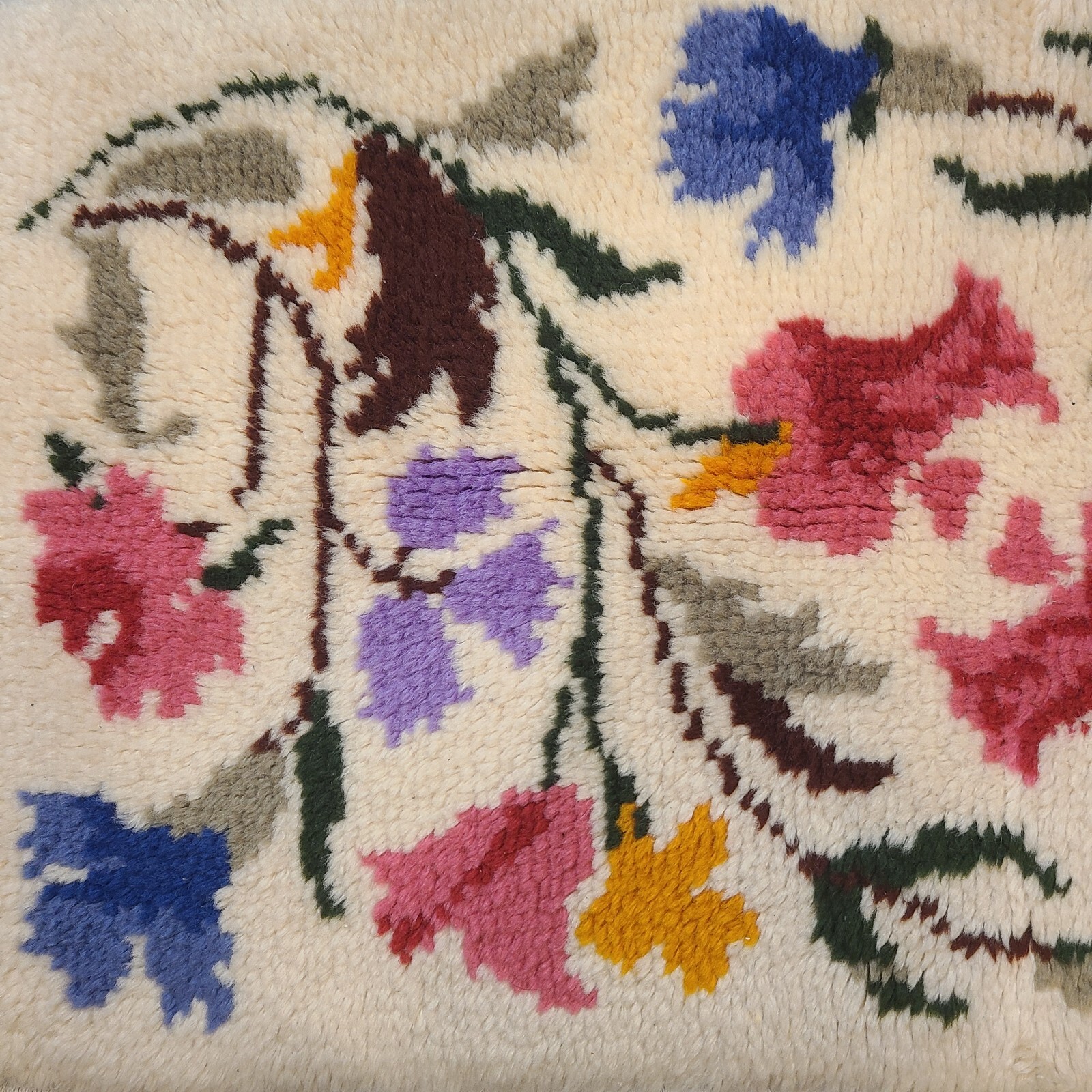 Vintage Hand Made American Hooked Rug Wool ~ Flowers ~ Floral 22" X 42" gallery