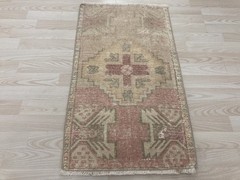 Vintage Turkish Rug, Small Pink rug, Wool Bath Mat, Doormat rug, 1.6 x 2.8 ft