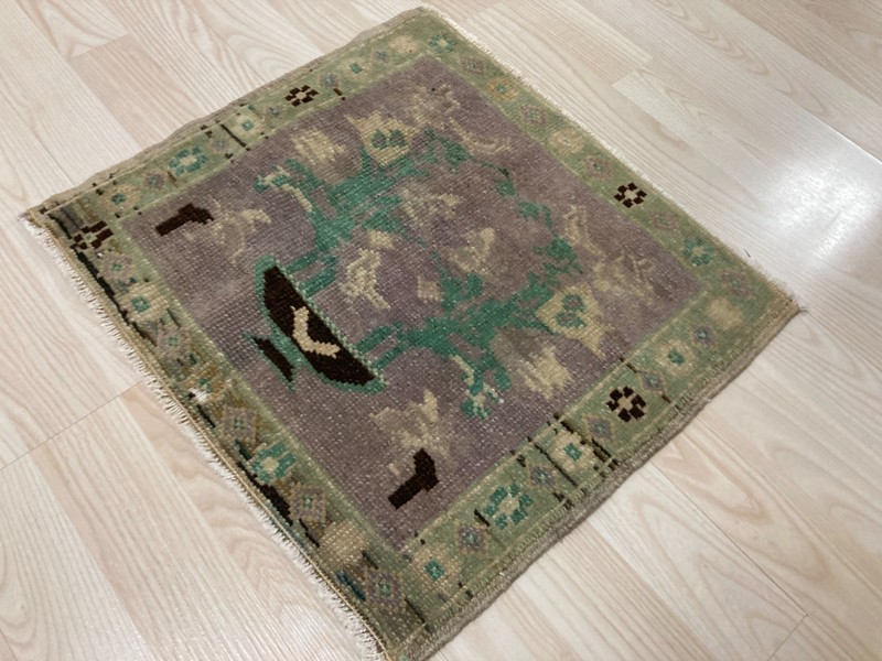 Purple rug, Vintage Turkish Rug, Square rug, Wool rug, Doormat rug, 1.4 x 1.5 ft gallery