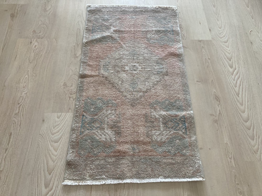 Pink rug, Turkish rug, Vintage rug, Small rug, Wool rug, Doormat, 1.6 x 2.9 ft