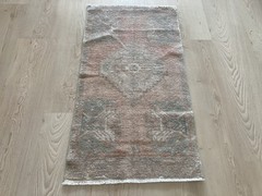 Pink rug, Turkish rug, Vintage rug, Small rug, Wool rug, Doormat, 1.6 x 2.9 ft