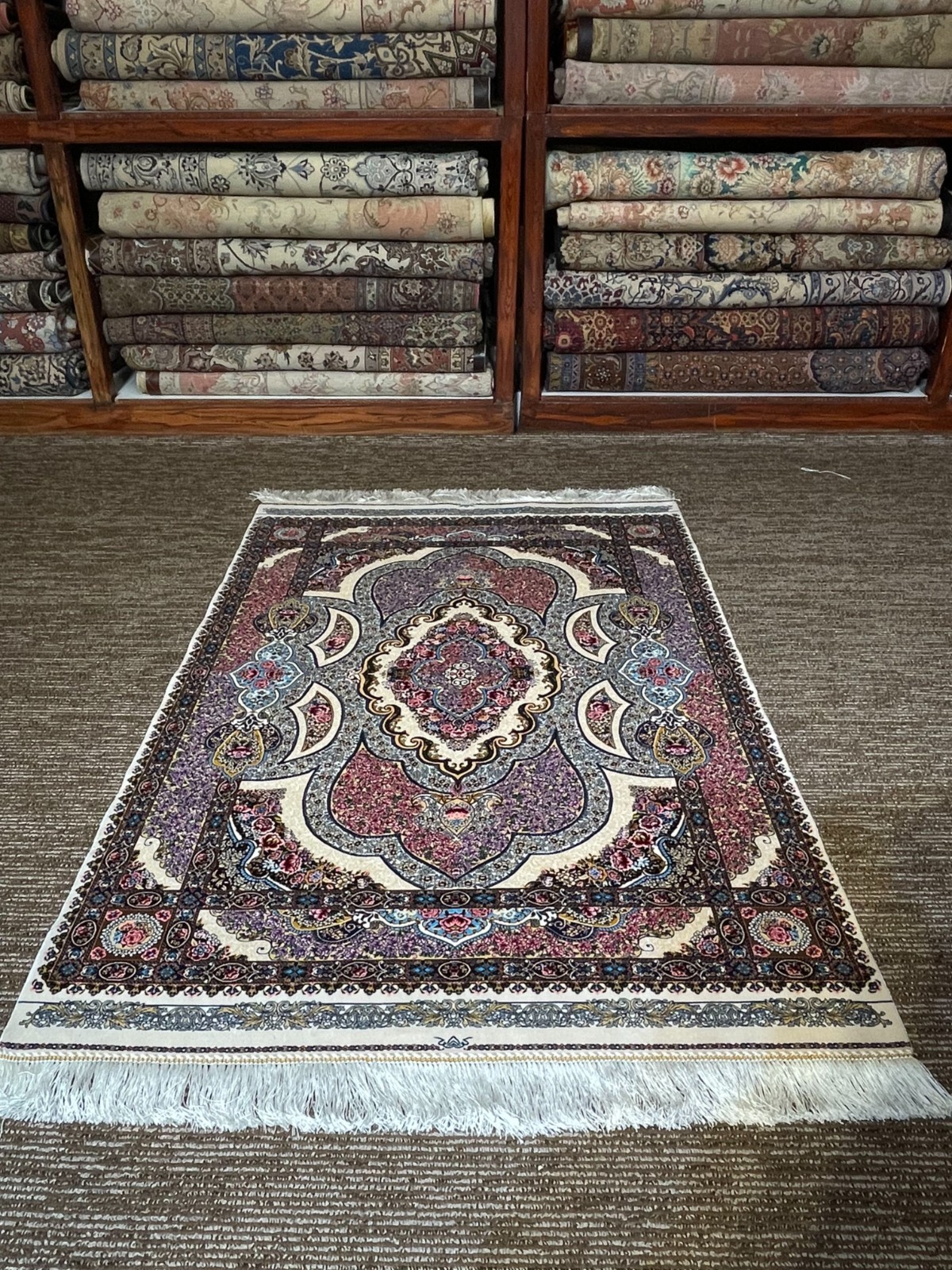 Silk Rug 3 x 5 ft High Quality Floral Medallion Design Soft 91 x 152 cm gallery