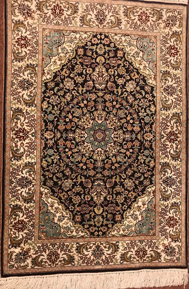 AN AWESOME DESIGN SILK RUG