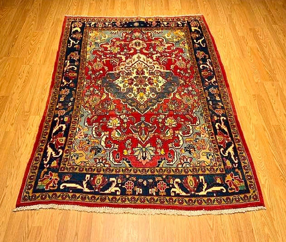 4.7 x 7 Hand Knotted Fine Quality Antique Esfahaan Rug . Natural Dyes Fine Wool