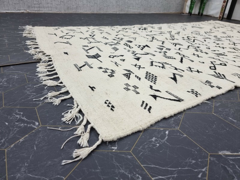 Moroccan Handmade Kilim Zanafi Rug 4'4"x8'3" Berber Abstract White Black Carpet gallery