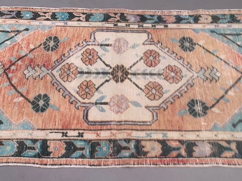 Shabby Turkish Oushak Rug 164x77 cm vintage carpet Ushak Region Medium gallery