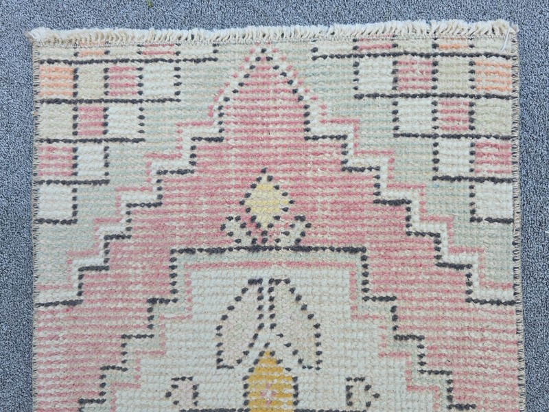 Small Vintage Turkish Oushak Rug 1.3x2.8 Hand Knotted Wool Pink Cream Black gallery