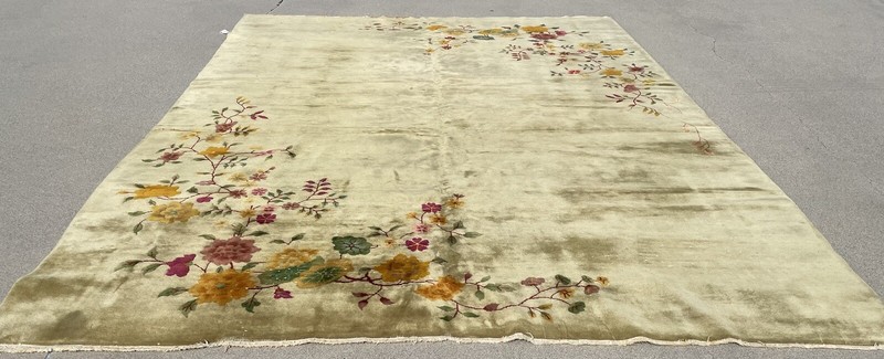 AN ATTRACTIVE LIME GREEN CHINESE ART DECO RUG gallery