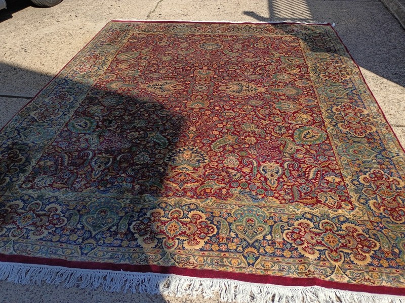 Genuine Oriental carpet for sale. 9’ x 11.10'. Keshan design. gallery