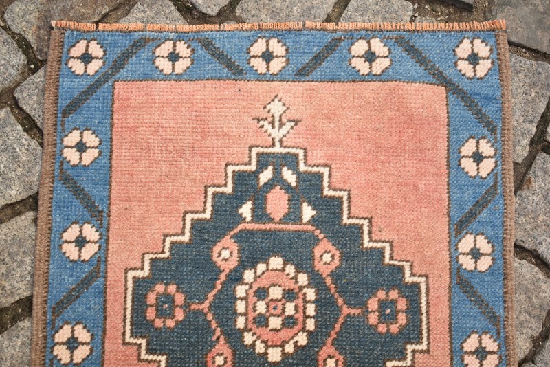 TURKISH RUG 21'' x 25'' VINTAGE ANATOLIAN HAND KNOTTED OUSHAK RUG MUTED DYE RUG gallery