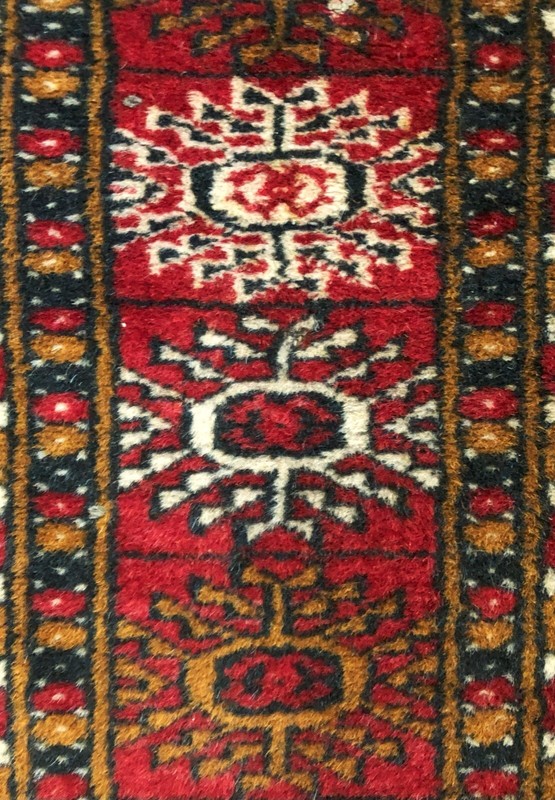 Vintage Woolen Rug 6.5ft by 4ft handmade in good condition gallery