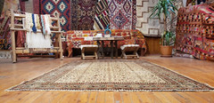 Exquisite Cr1930-1939s Antique Wool Pile Floral Patterned Bunyan Rug 5x7ft