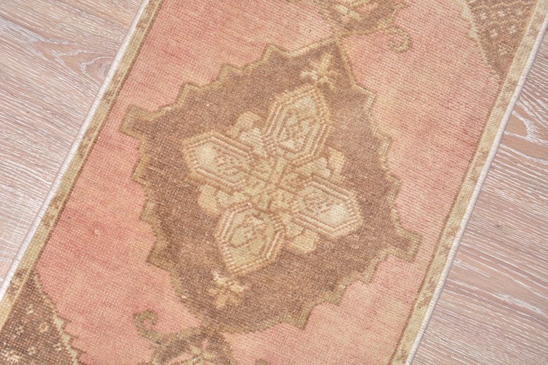 Vintage Turkish Small Rug 1'5x2'6 ft, Small Tribal Oushak Rug, Pink Brown gallery