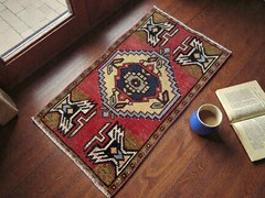 Vintage Turkish Wool Rug Handknotted Bohemian Doormat (1,6 x 2,7 ft)
