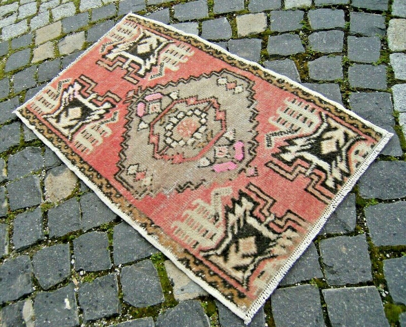 Turkish Rug 21'' x 34'' Vintage Muted Dye Rug Hand-knotted Small Oushak Wool Rug gallery