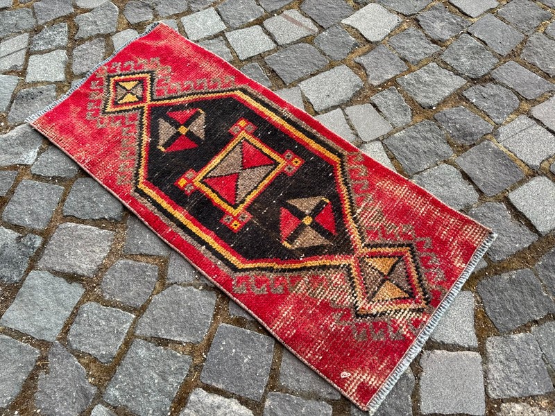 Vintage handmade rug,Turkish small rugs,Bohemian wool rug, Doormats 1,3 x 2,9 ft gallery