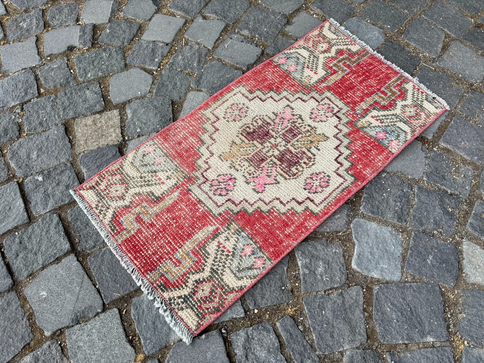 Vintage handmade rug,Turkish small rugs,Bohemian wool rug, Doormats 1,3 x 2,5 ft gallery