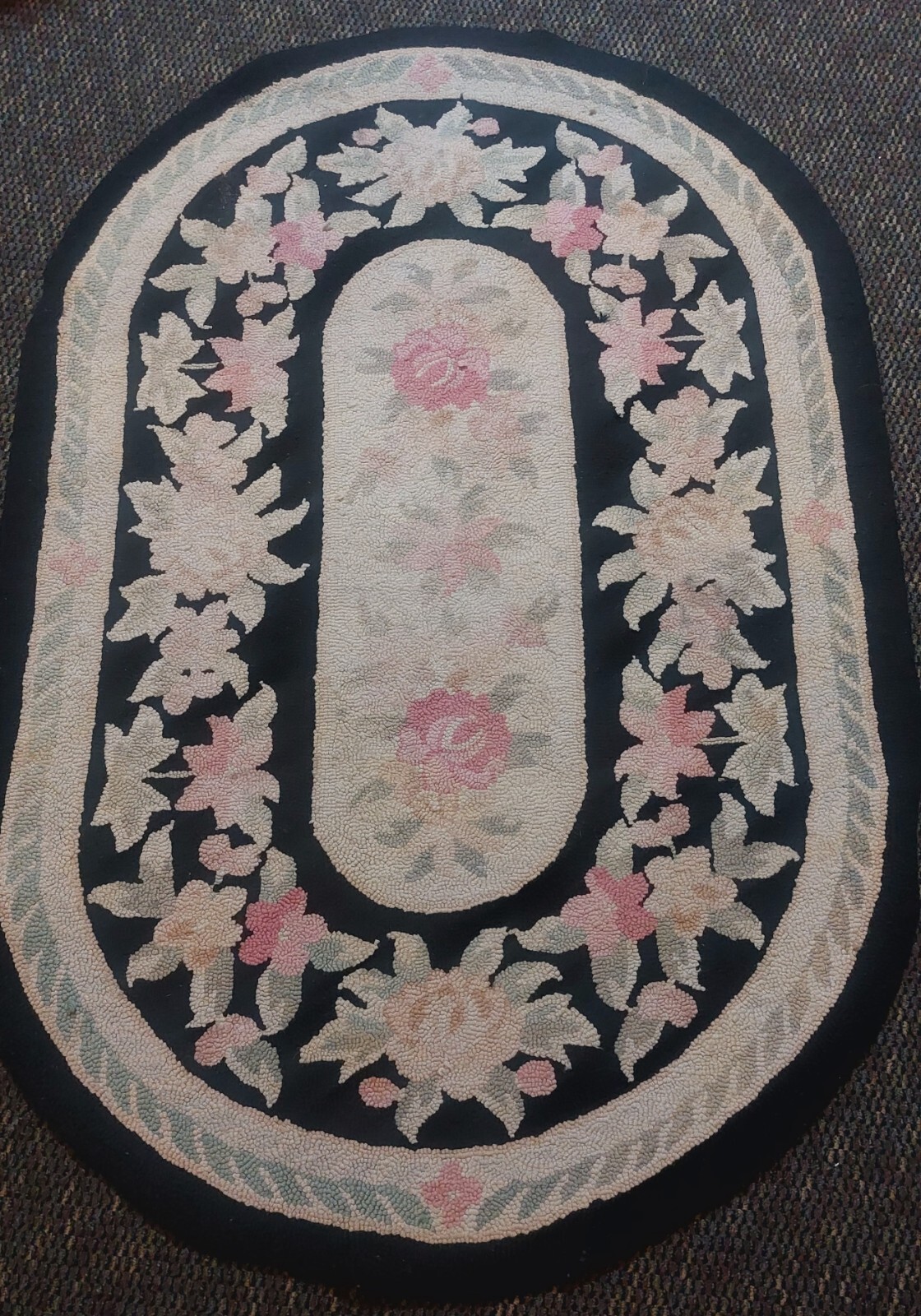 1930s American Folk Art Hooked Rug Florals 5' x 3' Good Condition gallery