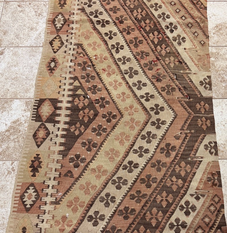 VINTAGE TURKISH ANATOLIAN WOOL KILIM gallery