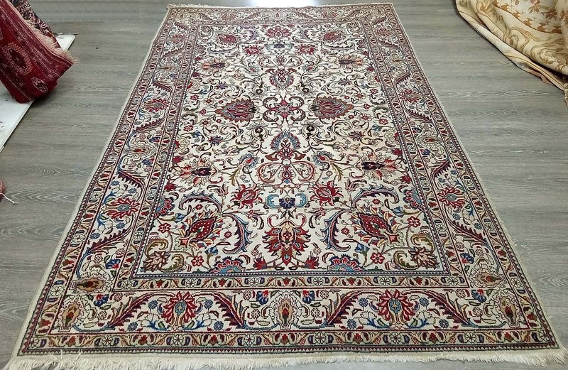 Exquisite Hand-knotted Rug paroxysmal size: 7' X 9' gallery