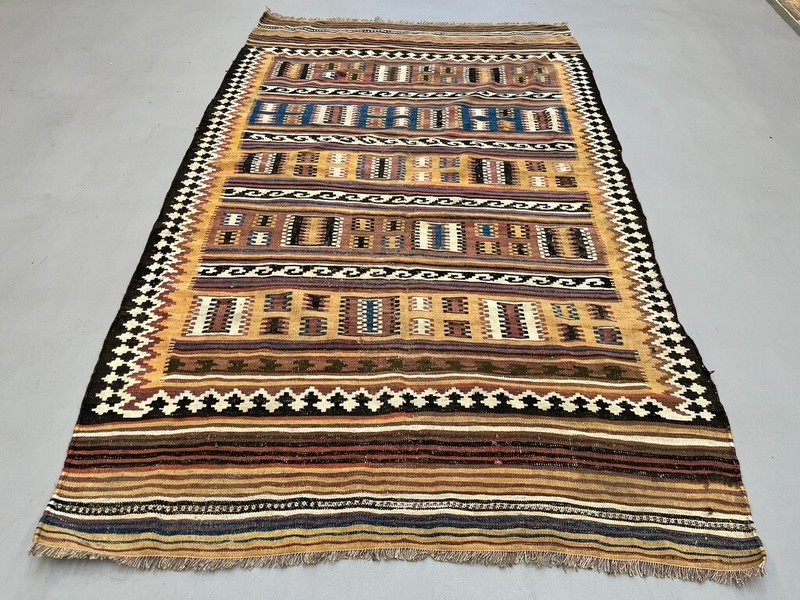 Antique Qasgai Kilim 254x154 cm Wool Kelim Rug Large Red, Black, 2474 gallery
