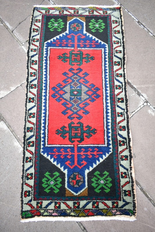 Turkish Rug 21'' x 43'' Vintage Konia Rug Hand-knotted Rug Small Wool Area Rug gallery