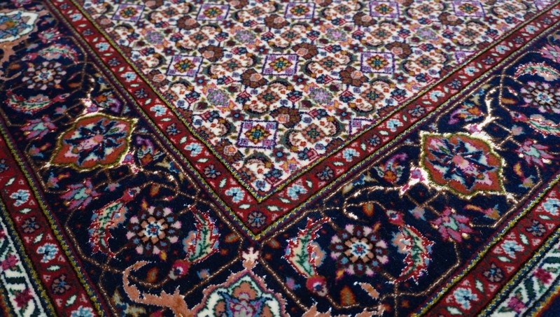 Superb Chinese Silk & Wool Hand Knotted 4' x 6'2" Premium Quality Oriental Rug gallery