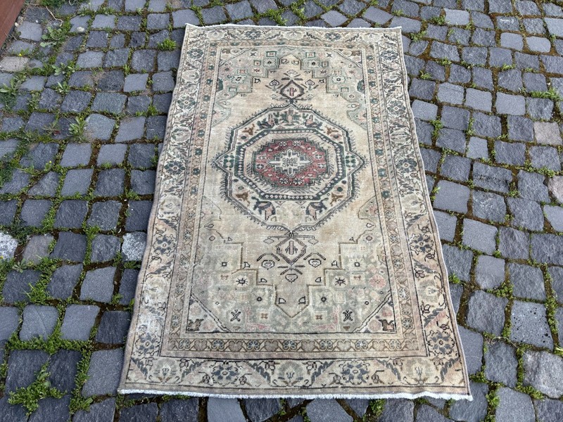 Wool rug, Area rug, Vintage rug, Turkish rug, Bohemian rug 2,9 x 4,6 ft gallery