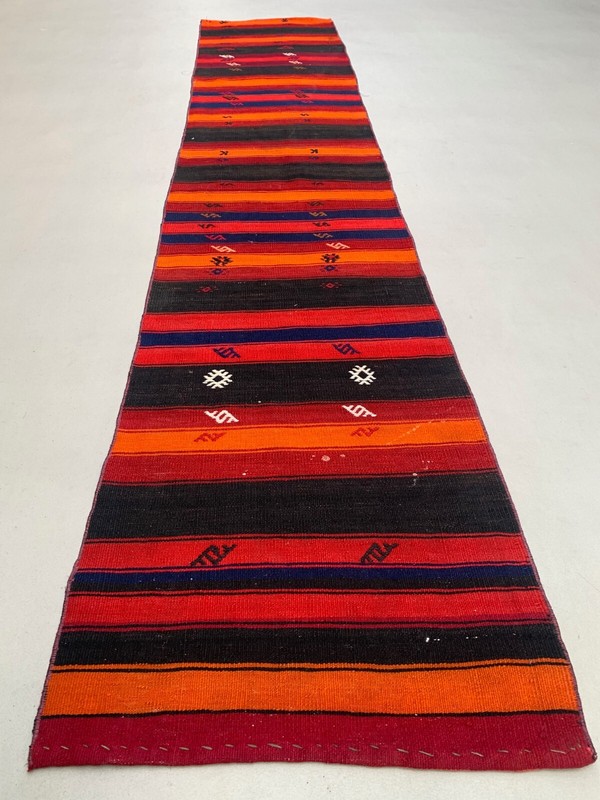 Old Turkish narrow Kilim Runner 285x63 cm shabby chic, vintage kelim gallery