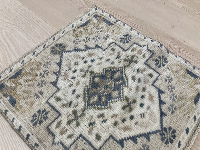 Brown rug, Turkish rug, Vintage small rug, Square rug, Doormat, 1.3 x 1.3 ft gallery