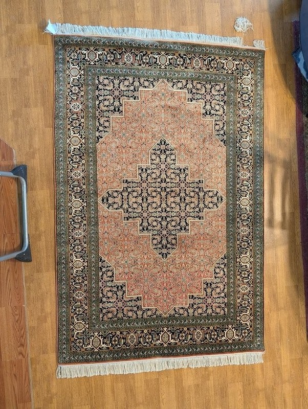 Hand-knotted, Feraghan 4'x6' Wool/Silk Rug, minor dmg, no walk on, or smoking gallery
