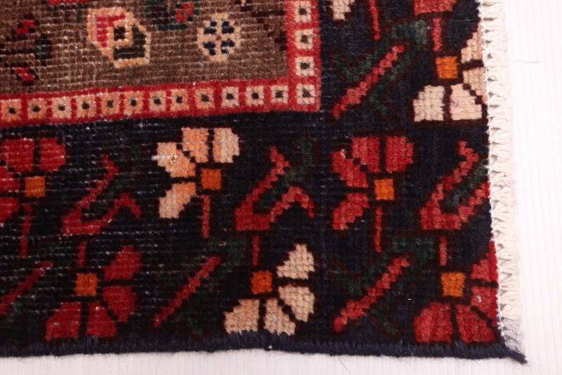 Vintage 4'10" x 9'5" Traditional Hand Knotted Vegetable Dye Wool Area Rug gallery