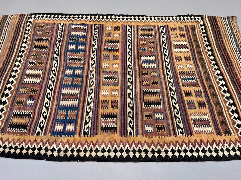 Antique Qasgai Kilim 254x154 cm Wool Kelim Rug Large Red, Black, 2474 gallery