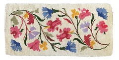 Vintage Hand Made American Hooked Rug Wool ~ Flowers ~ Floral 4’5″ x 2’2″