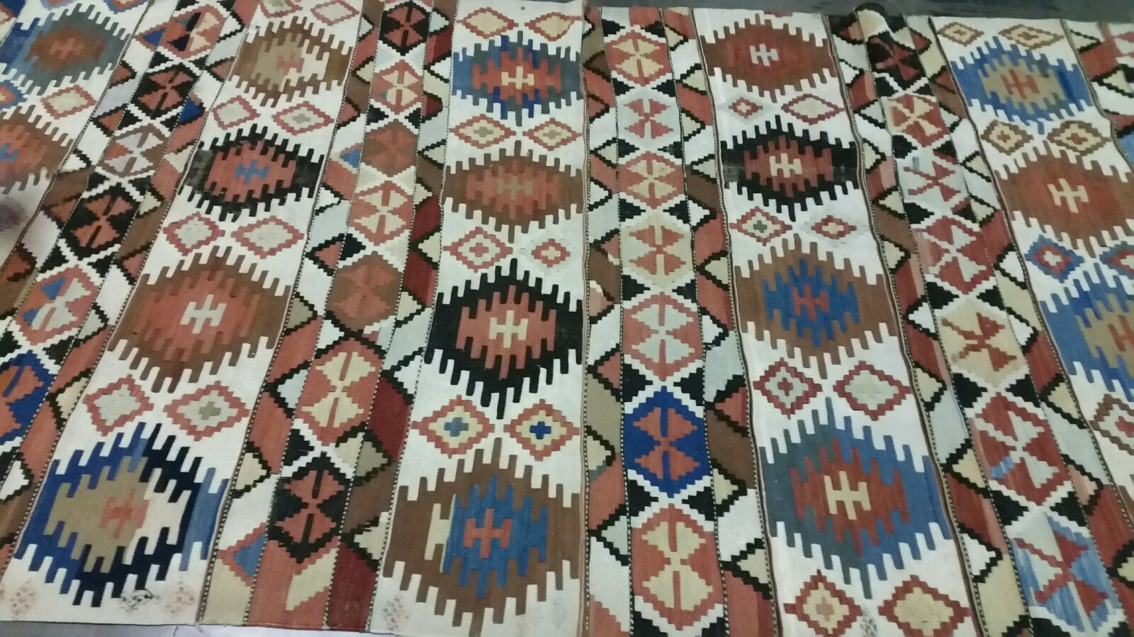 A DECORATIVE CAUCASIAN SHIRVAN KILIM RUG gallery