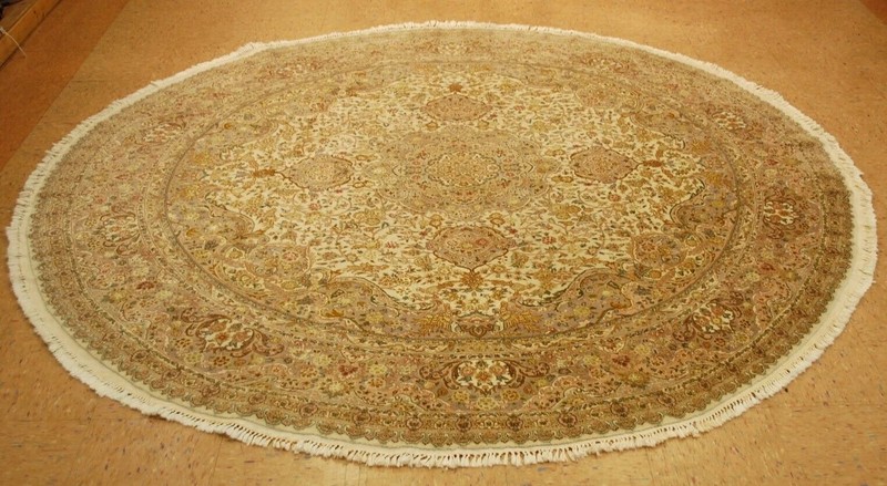 NATURAL WOOL,SILK Old HandWoven Oriental Rug,IN size OF 8'5" Diamet BIRDS DESIGN gallery
