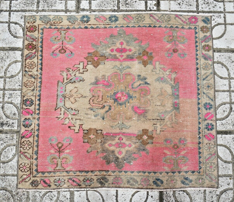 Turkish Rug 27'' x 25'' Vintage Small Rug Anatolian Oushak Wool Low Pile Rug gallery
