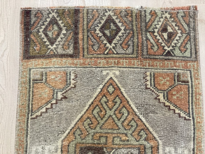 Brown rug, Turkish small rug, Vintage rug, Wool rug, Doormat rug, 1.4 x 3.3 ft gallery