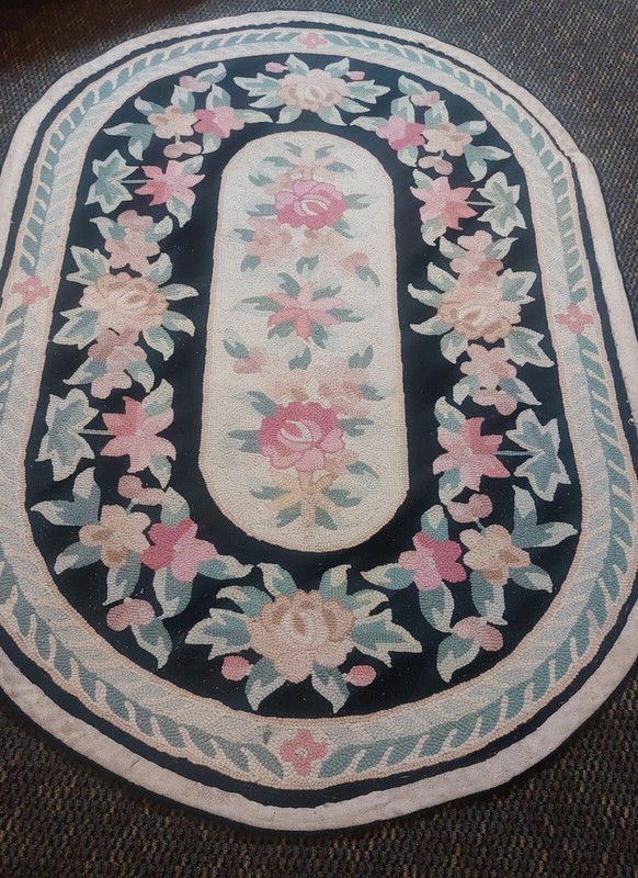 1930s American Folk Art Hooked Rug Florals 5' x 3' Good Condition gallery