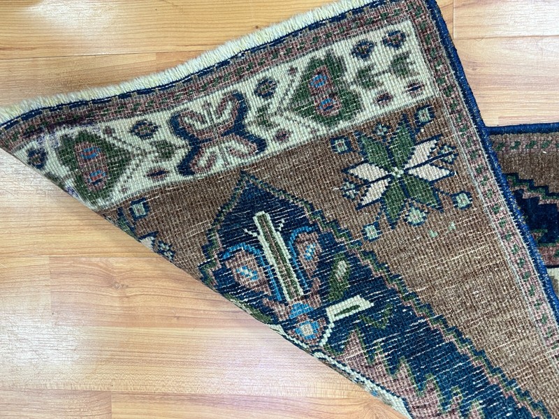 1'4" x 2'9" Turkish Ser api Oriental Rug - 1920s - Hand Made - 100% Wool gallery